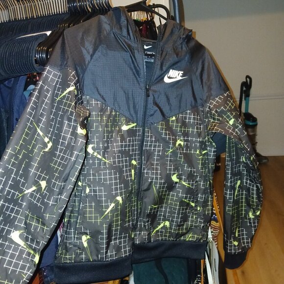 Nike Sportswear Windrunner Hooded Jacket - Boys XL (New Without Tags) - Picture 1 of 3